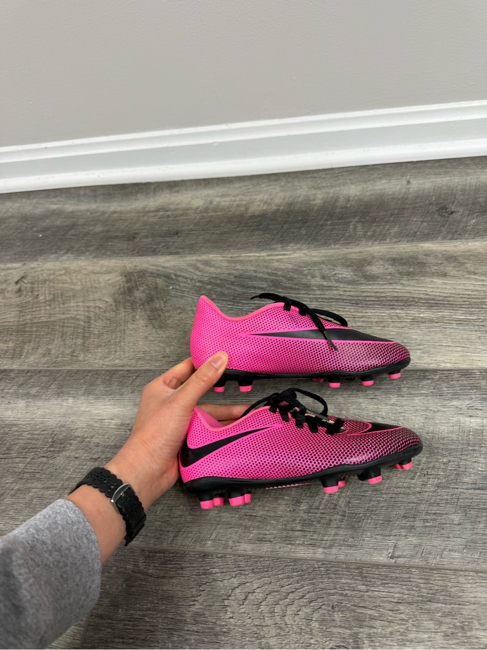 Nike Kids Pink Soccer Cleats‎ - Picture 9 of 13